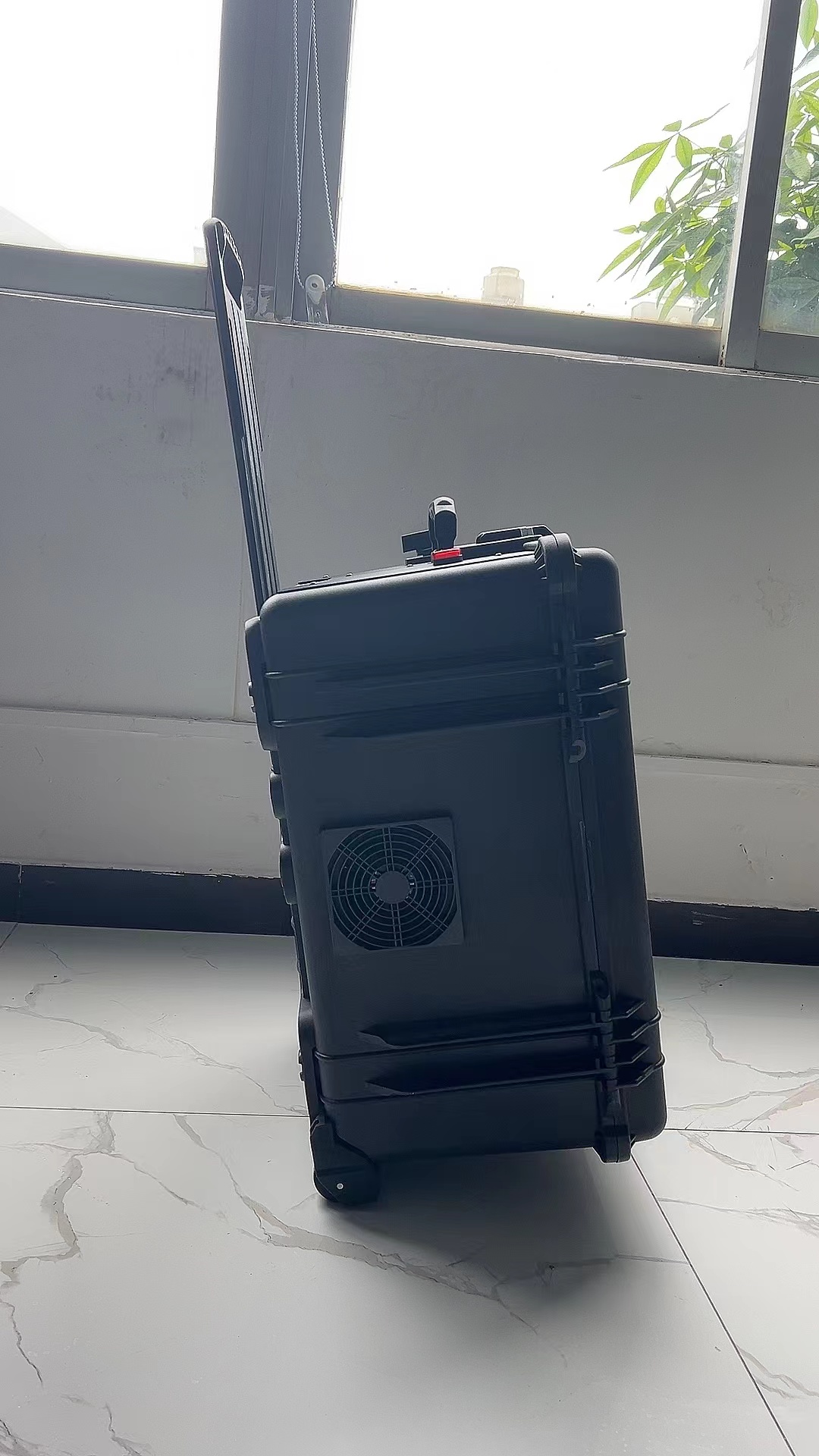 松山手拉箱型移动通信干扰器